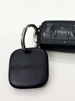 Preview: Das Anwendungsbeispiel zeigt den schwarzen Boomtag an einem Autoschlüssel