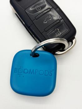 Preview: Das Anwendungsbeispiel zeigt den blauen Boomtag an einem Autoschlüssel