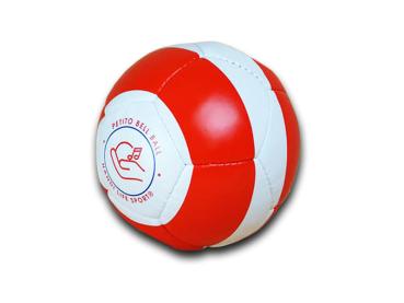Der kleine weiß.rot gestreifte Klingelball in Vollansicht.