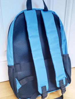 Preview: Rückansicht des Rucksacks mit bequemen, breiten Tragegurten.