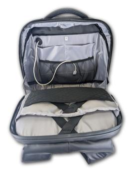 Preview: Geöffneter Rucksack mit vielen Taschen und Verstaumöglichkeiten