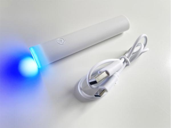 Lampe und USB-Kabel